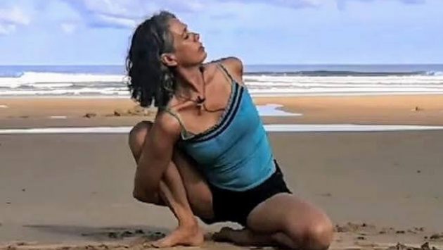 (Si lo deseas puedes consultar nuestras sesiones Online en el +34 615 404 183) YOGA TEMPRANO EN LA PLAYITA DE CANALLAVE, LIENCRES, CANTABRIA. ¡UN VERDADERO PLACER!  Namasteabrazo 💞 3